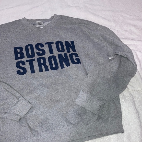 Oversized boyfriend fit Boston strong crew neck - Picture 3 of 5